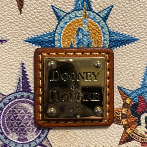 Disney Parks Dooney & Bourke crossbody bag. Like new, clean - Picture 4 of 7